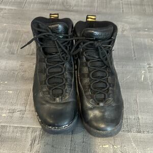 Jordan Retro Black NYC **needs repair*** Size 6.5Y